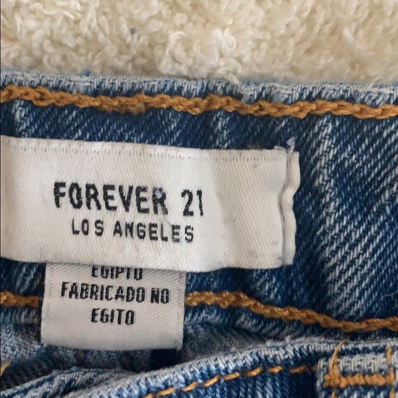 ✰ F21 Distressed Jean Shorts ✰ - Picture 4 of 4